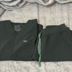 FIGS Bonsai Green Scrubs Set